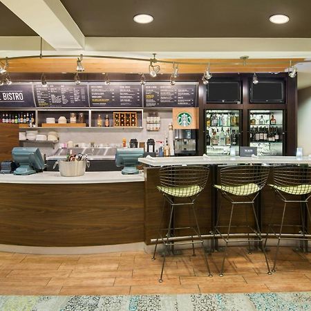Готель Courtyard By Marriott Springfield Airport Екстер'єр фото