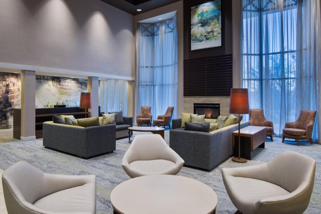 Готель Courtyard By Marriott Springfield Airport Екстер'єр фото
