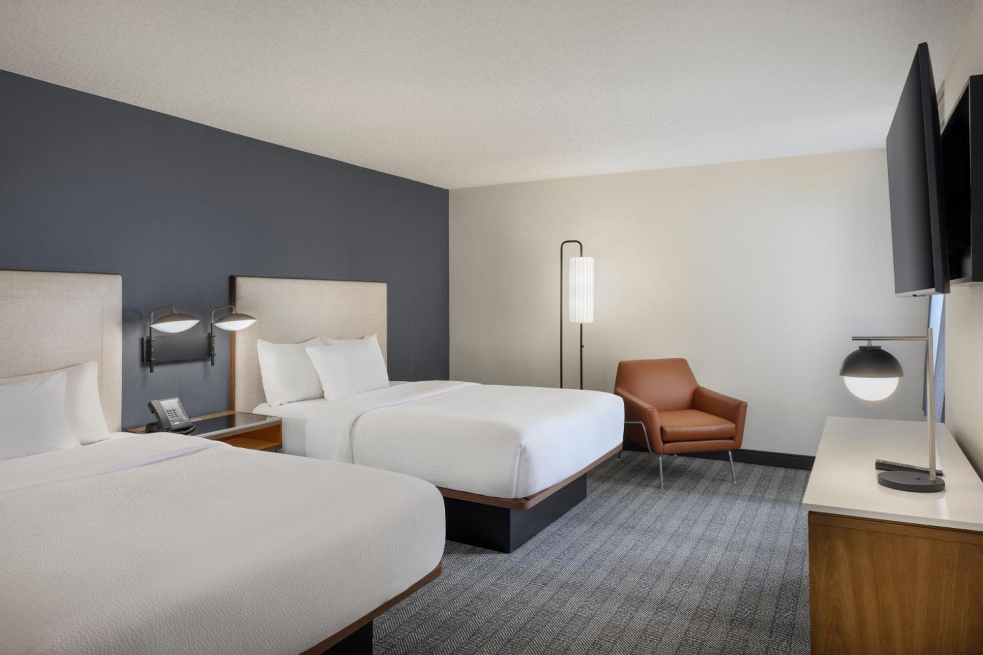 Готель Courtyard By Marriott Springfield Airport Екстер'єр фото