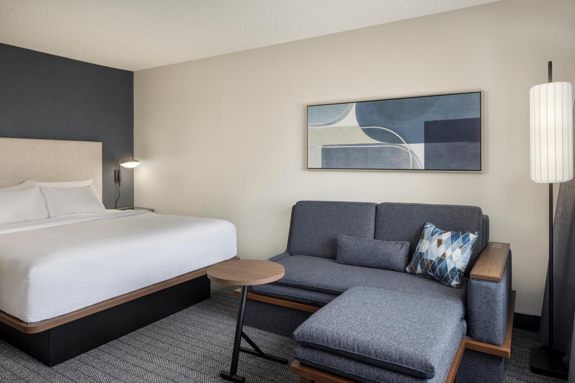 Готель Courtyard By Marriott Springfield Airport Екстер'єр фото