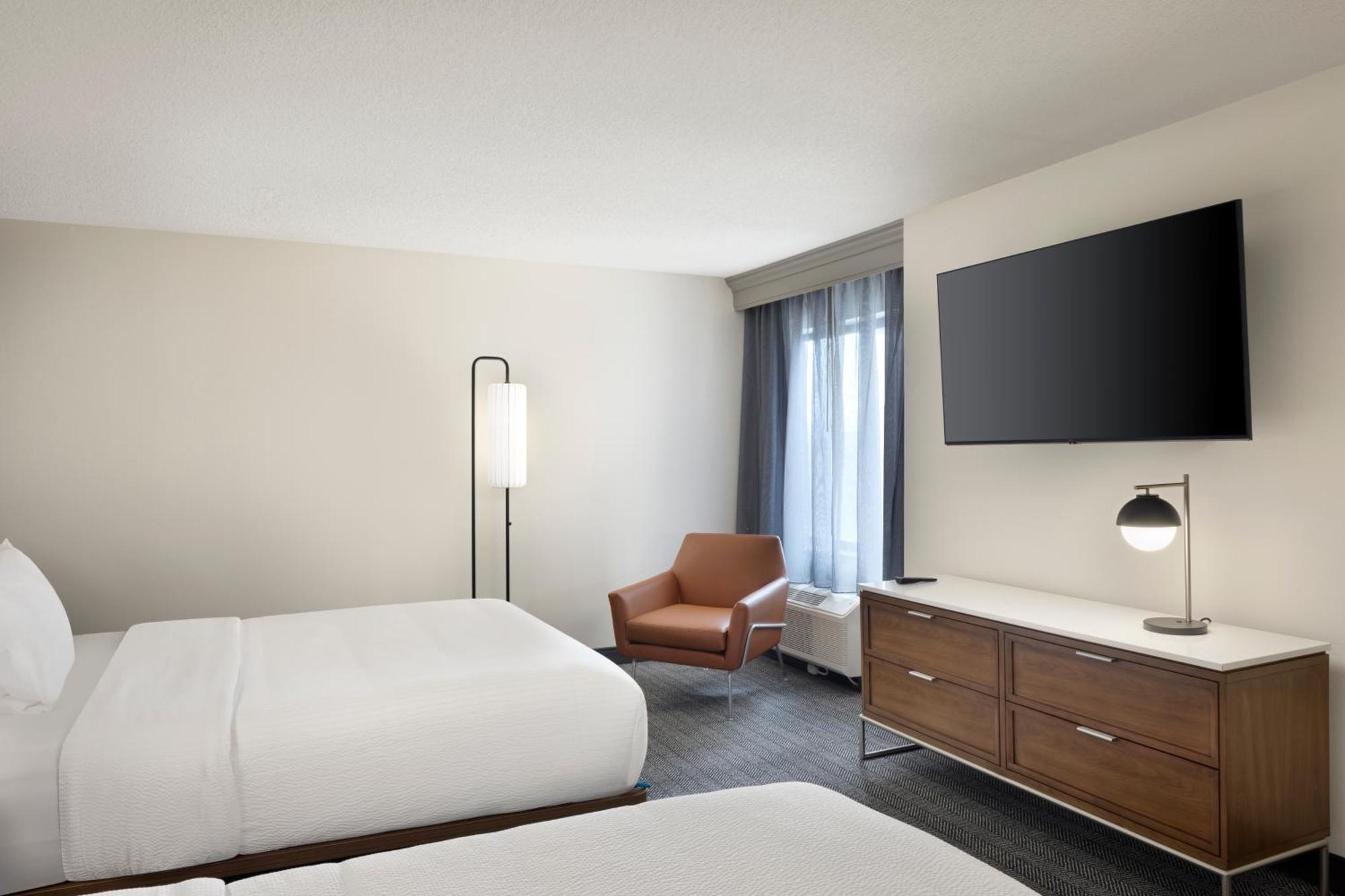 Готель Courtyard By Marriott Springfield Airport Екстер'єр фото