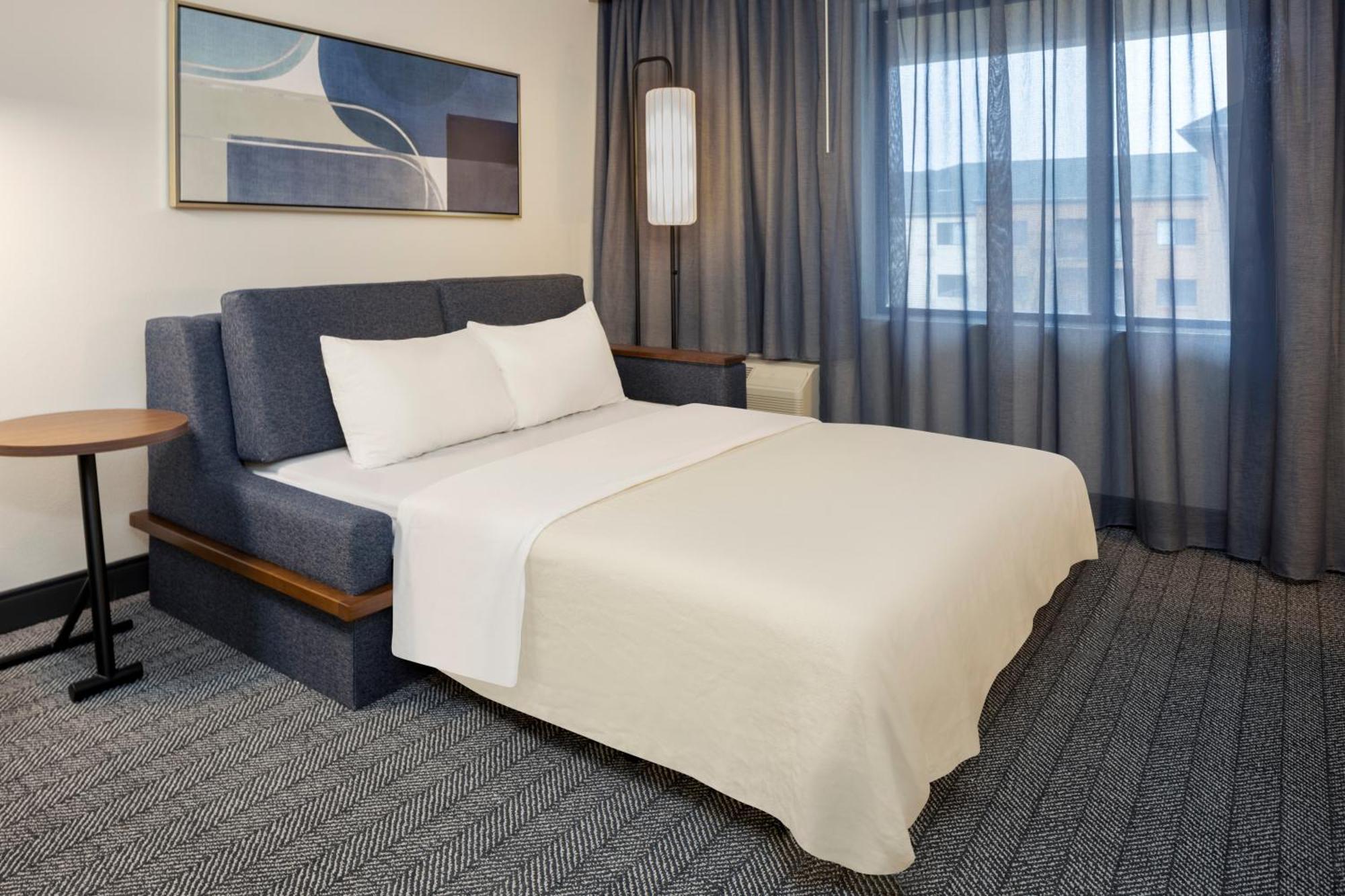 Готель Courtyard By Marriott Springfield Airport Екстер'єр фото
