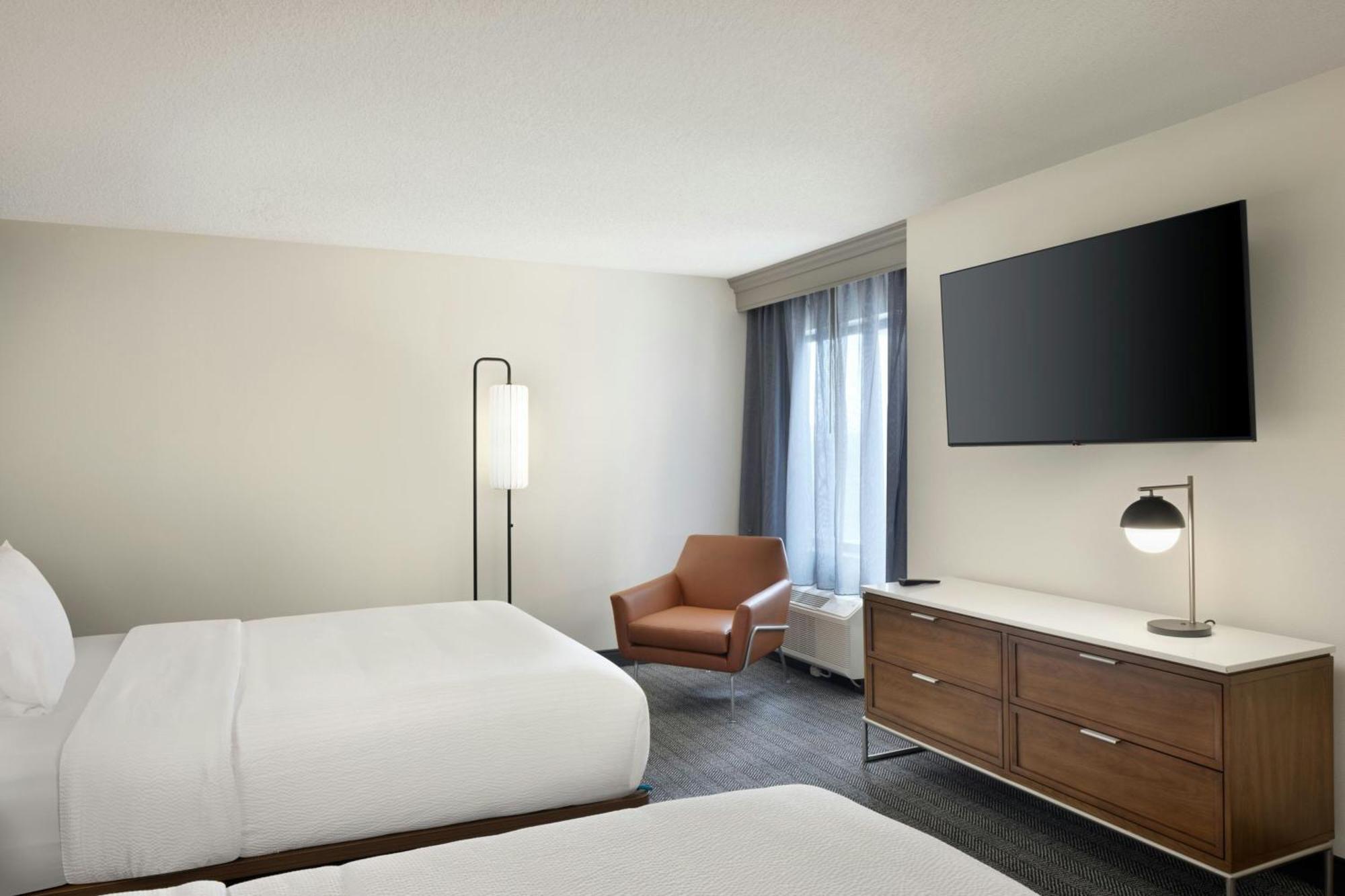 Готель Courtyard By Marriott Springfield Airport Екстер'єр фото